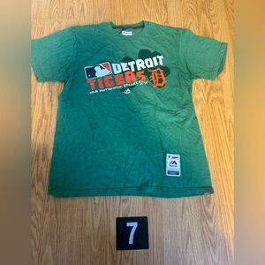 Men’s Green Detroit Tigers T Shirt LARGE